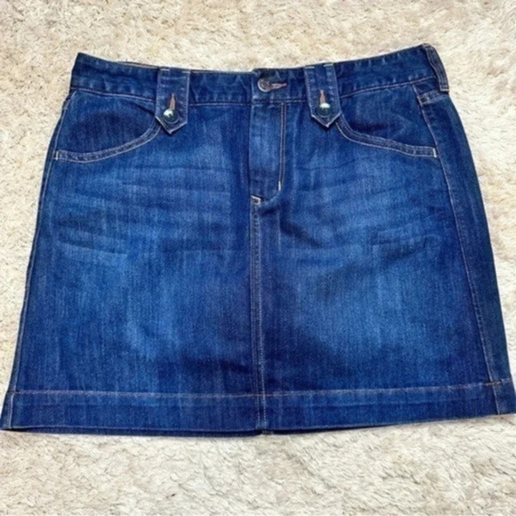 Old Navy Dresses & Skirts - Old Navy Women’s Denim Mini skirt size 8